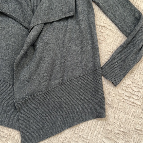 Retro-ology grey open cardigan sweater asymmetrical Size Small EUC - Picture 13 of 16